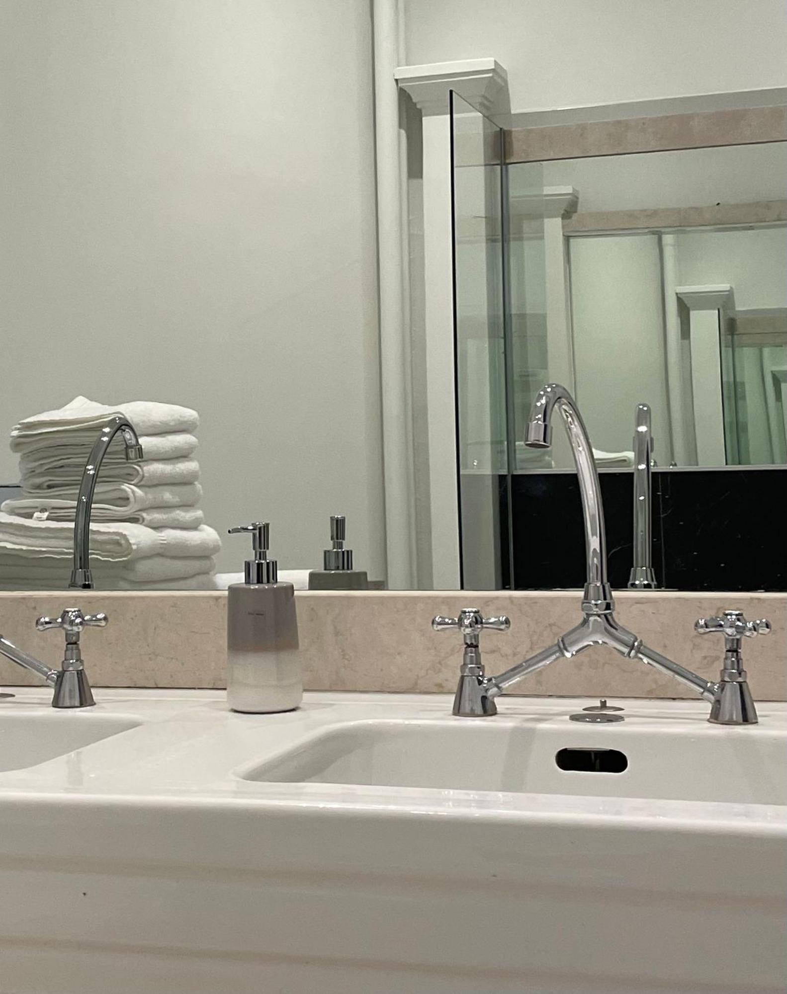 Grand Appartement D'Exception Au Chateau Randin Écully المظهر الخارجي الصورة